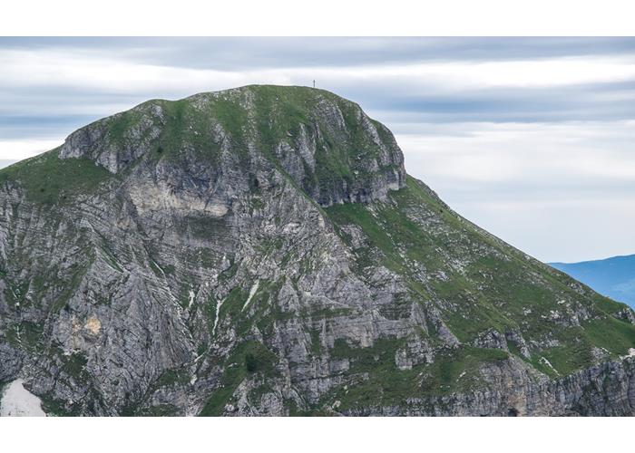 Il Pavione, poco a nord del rifugio del rifugio Dal Piaz, domina la Busa delle Vette.